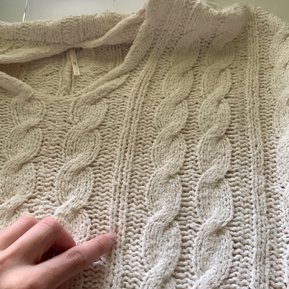 Free People Oversized Cable Knit Chunky Fisherman Scoop Neck Sweater XS - Picture 9 of 9